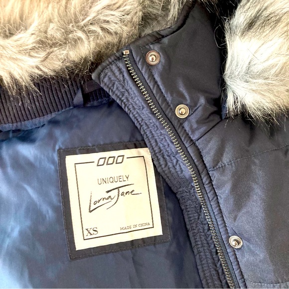 Cute Lorna Jane sleeveless puffa
Brand “Lorna Jane”
Size XS
Condition EXCELLENT - Picture 4 of 4